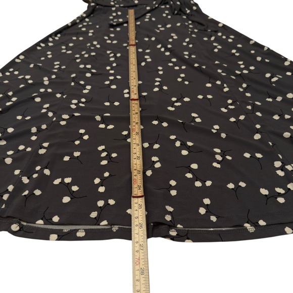 Anne Klein Gray Floral Sleeveless Fit Flare Dress Womens Size 8 Tie Waist in EUC - Picture 9 of 10